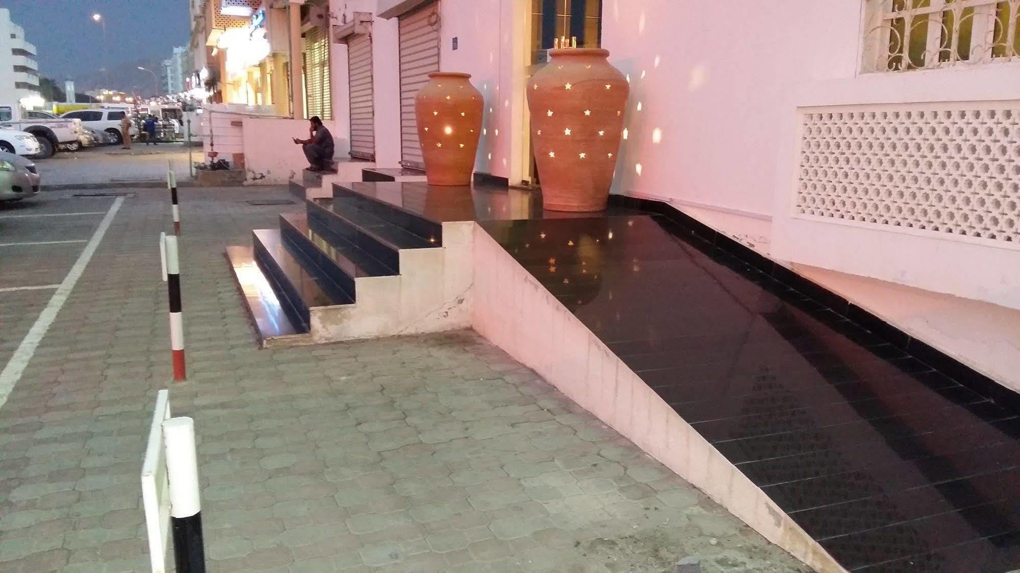Majestic Hotel Wādī Kabīr Exterior foto